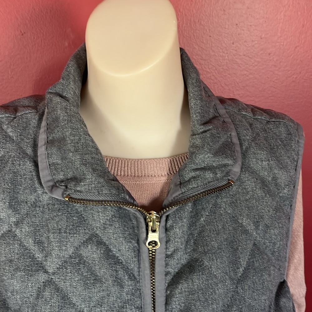 Like new Old Navy quilted gray vest - Picture 3 of 13